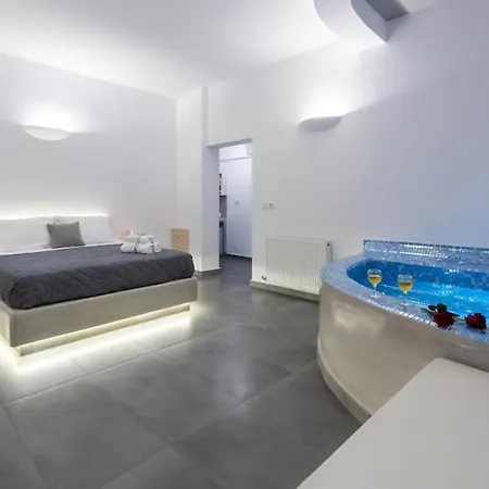 Shining Star In The Town Of Santorini Apartment